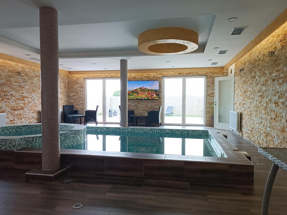 V & V Villa Lalince Exteriér fotografie
