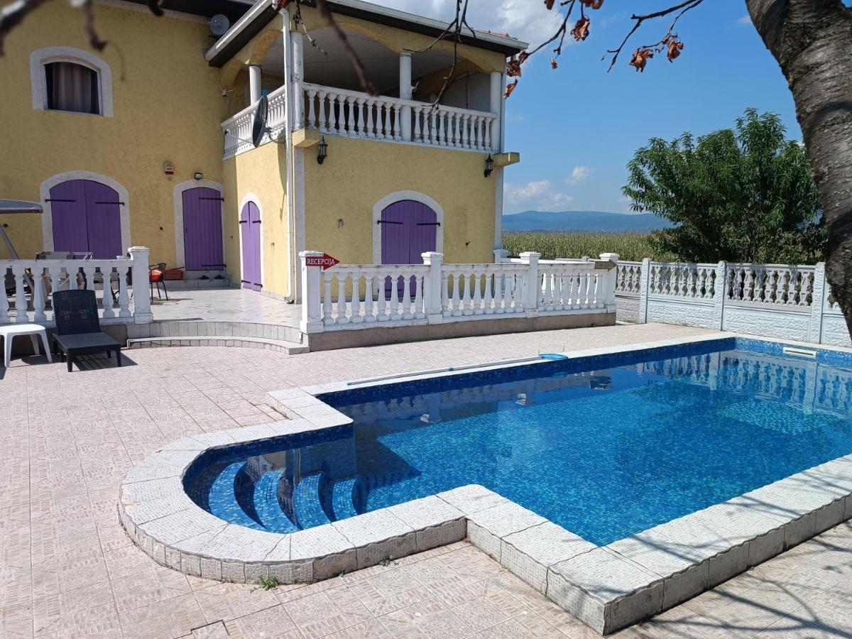 V & V Villa Lalince Exteriér fotografie