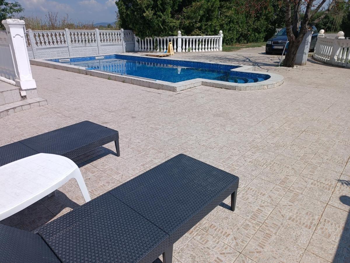 V & V Villa Lalince Exteriér fotografie